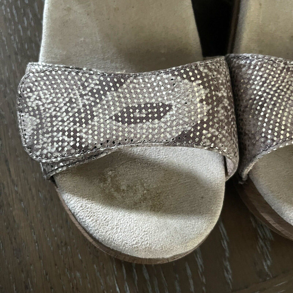 Dansko Sonnet Sandals Women Size 41 US 10.5 Gold Metallic Faux Snakeskin Leather - Picture 2 of 9